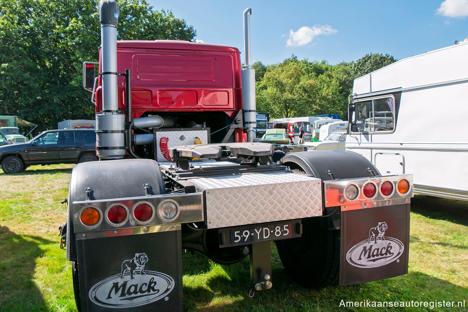 Vrachtwagens Mack F Series uit 1977